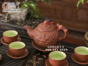 Bộ ấm chén tử sa đắp nổi hoa châm đỏ