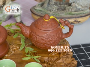 Bộ ấm chén tử sa đắp nổi hoa châm đỏ 380ml, đầy đủ phụ kiện và khay