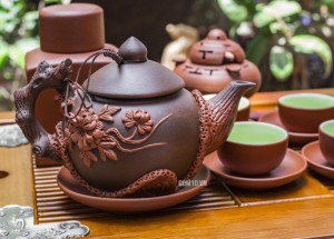 Bộ ấm chén tử sa đắp nổi hoa phù dung đỏ đen, tách rời, đầy đủ 500ml