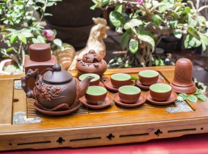 Bộ ấm chén tử sa đắp nổi hoa phù dung đỏ đen, tách rời, đầy đủ 500ml