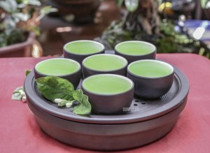 Bộ ấm chén tử sa đắp nổi hoa phù dung, khay thủng 500ml