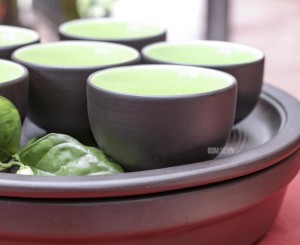 Bộ ấm chén tử sa đắp nổi hoa phù dung, khay thủng 500ml