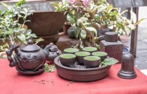 Bộ ấm chén tử sa đắp nổi hoa phù dung khay thủng, đầy đủ phụ kiện 380ml