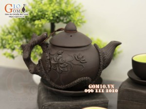 Bộ ấm chén tử sa đắp nổi hoa sen đen, 350ml