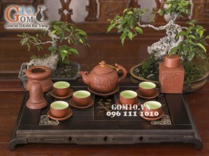 Bộ ấm chén tử sa đắp nổi hoa sen đỏ, đầy đủ phụ kiện