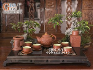 Bộ ấm chén tử sa đắp nổi hoa sen đỏ, đầy đủ phụ kiện