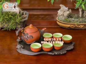 Bộ ấm chén tử sa đắp nổi hoa tùng đen đỏ, khay lá tùng