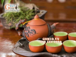 Bộ ấm chén tử sa đắp nổi hoa tùng đen đỏ, khay lá tùng