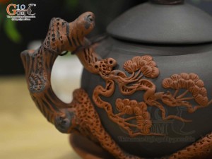 Bộ ấm chén tử sa đắp nổi hoa Tùng đỏ đen in logo, 380ml