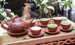 Bộ ấm chén tử sa đắp sen đỏ, tách rời, chén lòng xanh