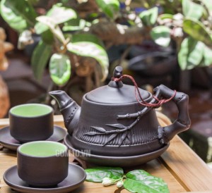 Bộ ấm chén tử sa đắp trúc, chén lòng xanh 250ml