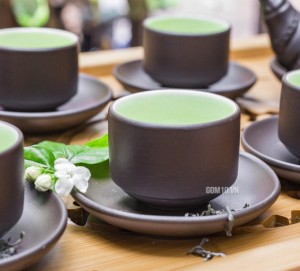 Bộ ấm chén tử sa đắp trúc, chén lòng xanh 250ml