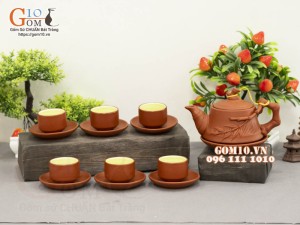 Bộ ấm chén tử sa đắp trúc đỏ, chén lòng xanh 250ml