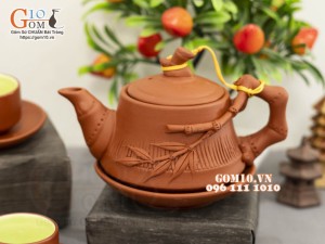 Bộ ấm chén tử sa đắp trúc đỏ, chén lòng xanh 250ml