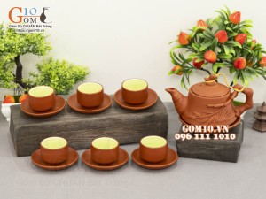 Bộ ấm chén tử sa đắp trúc đỏ, chén lòng xanh 250ml