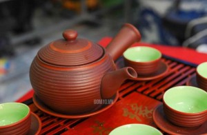 Bộ ấm chén gốm ganh quai ngang - chén lòng xanh, 330ml