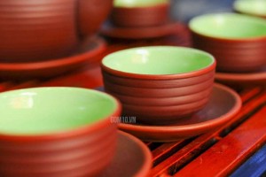 Bộ ấm chén gốm ganh quai ngang - chén lòng xanh, 330ml