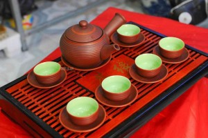 Bộ ấm chén gốm ganh quai ngang - chén lòng xanh, 330ml