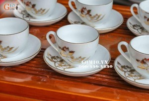 Bộ ấm chén vẽ sen vàng kim