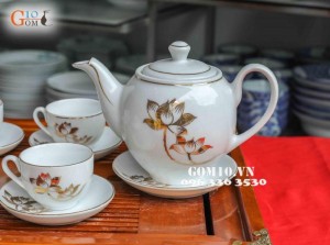 Bộ ấm chén vẽ sen vàng kim