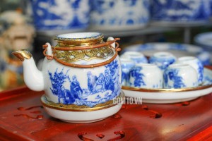 Bộ ấm chén vung lõm men lam cổ cảnh trúc lâm thất hiền, bọc đồng khay tròn 300ml