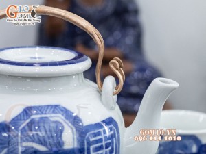 Bộ ấm chén vung lõm men lam cổ vẽ Mai Thọ, 330ml