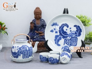 Bộ ấm chén vung lõm men lam cổ vẽ Mai Thọ khay tròn, 330ml