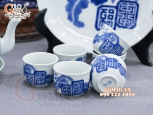 Bộ ấm chén vung lõm men lam cổ vẽ Mai Thọ khay tròn, 330ml