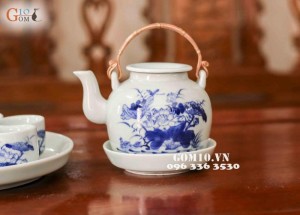 Bộ ấm chén vung lõm men lam, quai đồng vẽ sen