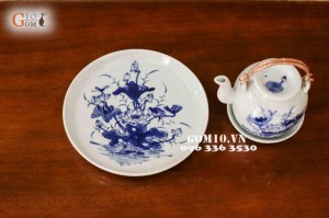 Bộ ấm chén vung lõm men lam, quai đồng vẽ sen