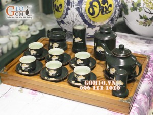 Bộ ấm chén vuông cao khắc sen, men xanh chỉ đỏ, đầy đủ phụ kiện
