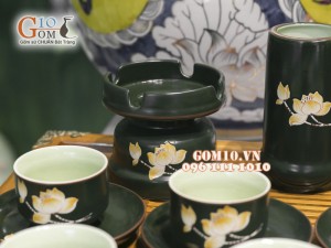 Bộ ấm chén vuông cao khắc sen, men xanh chỉ đỏ, đầy đủ phụ kiện