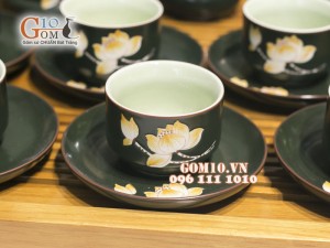 Bộ ấm chén vuông cao khắc sen, men xanh chỉ đỏ, đầy đủ phụ kiện