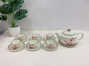 Bộ ấm chén vuông dẹt men kem vẽ hoa đào đỏ 350ml