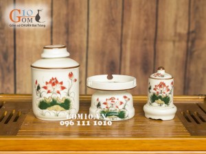 Bộ ấm chén Vuông dẹt sen đỏ men kem, đầy đủ phụ kiện
