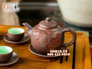 Bộ ấm chén vuông gốm khắc đào đỏ