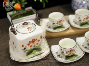 Bộ ấm chén Vuông quai đồng sen đỏ men kem