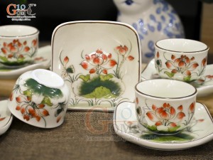 Bộ ấm chén Vuông quai đồng sen đỏ men kem