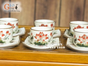 Bộ ấm chén Vuông quai đồng sen đỏ men kem, đầy đủ phụ kiện