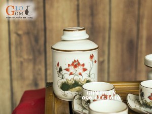Bộ ấm chén Vuông quai đồng sen đỏ men kem, đầy đủ phụ kiện