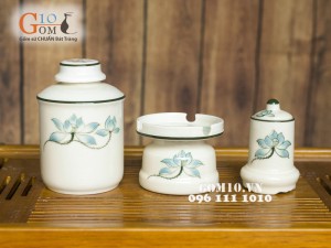 Bộ ấm chén Vuông quai đồng sen xanh men kem, đầy đủ phụ kiện