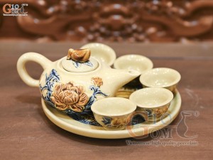 Bộ ấm thờ men hoàng tộc đắp nổi Sen Cát Tường, bộ 5 chén