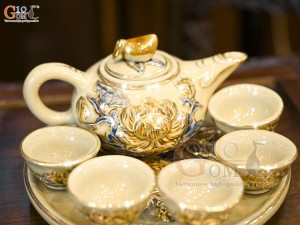 Bộ ấm thờ men hoàng tộc đắp nổi Sen Cát Tường, bộ 5 chén, vẽ vàng 24k