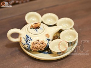 Bộ ấm thờ men hoàng tộc đắp nổi Sen Cát Tường, bộ 5 chén