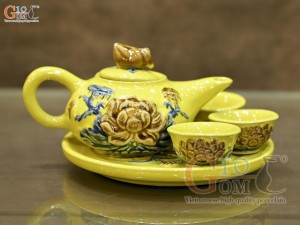 Bộ ấm thờ men màu đắp nổi Sen Cát Tường nền vàng, bộ 3 chén