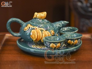 Bộ ấm thờ men màu đắp nổi Sen Cát Tường nền xanh lục bảo, bộ 3 chén