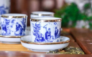 Bộ ấm tích men lam cổ cảnh trúc lâm thất hiền bọc đồng 800ml