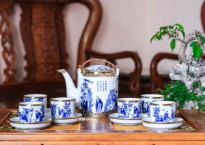 Bộ ấm tích men lam cổ cảnh trúc lâm thất hiền bọc đồng 800ml