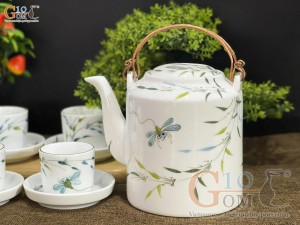 Bộ ấm tích men trắng vẽ chuồn trúc chỉ xanh, dung tích 1.5L