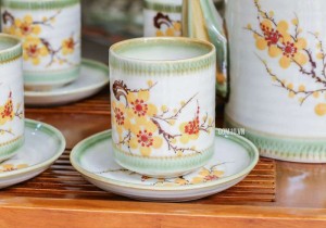 Bộ ấm tích men vuốt vẽ hoa mai vàng 1,5 Lít